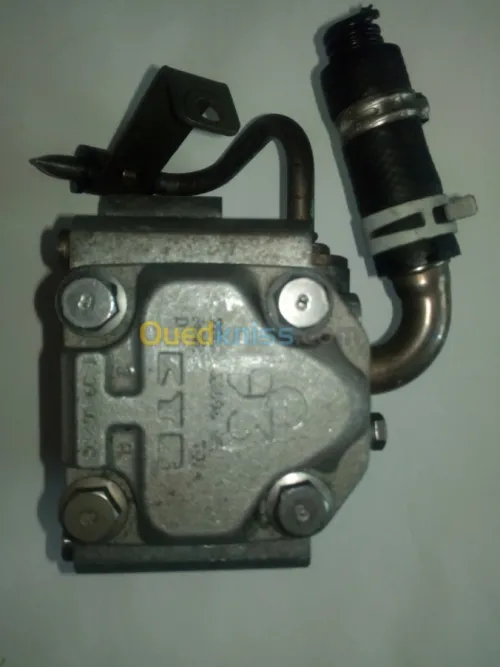 POMPE De DIRECTION FORD FIESTA 1'4 TDC