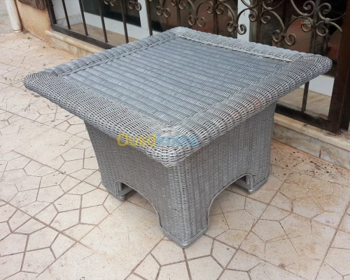 très belle Table basse carrée en osier d'importation 