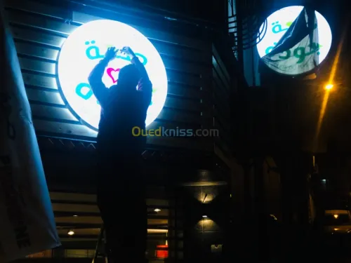 panneaux pub , enseigne lumineuse