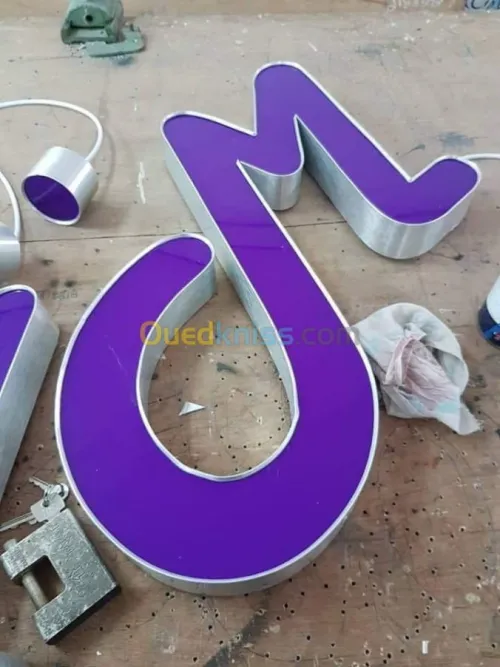 panneaux pub , enseigne lumineuse