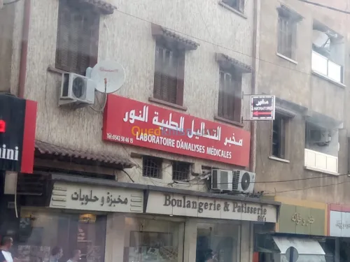 Façade publicitaire et décoration