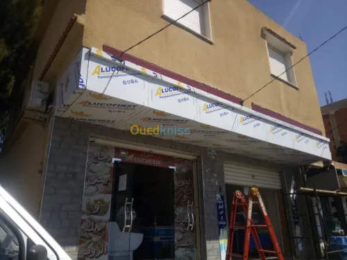 Façade publicitaire et décoration