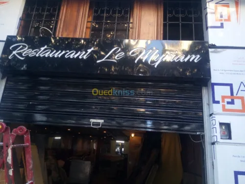 Façade publicitaire et décoration