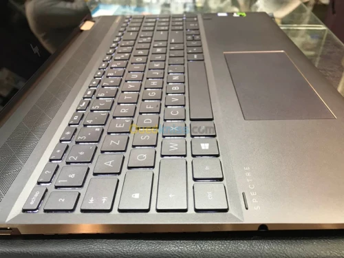 HP SPECTRE 15 4k i7 8750H 16GB 1050 Ti