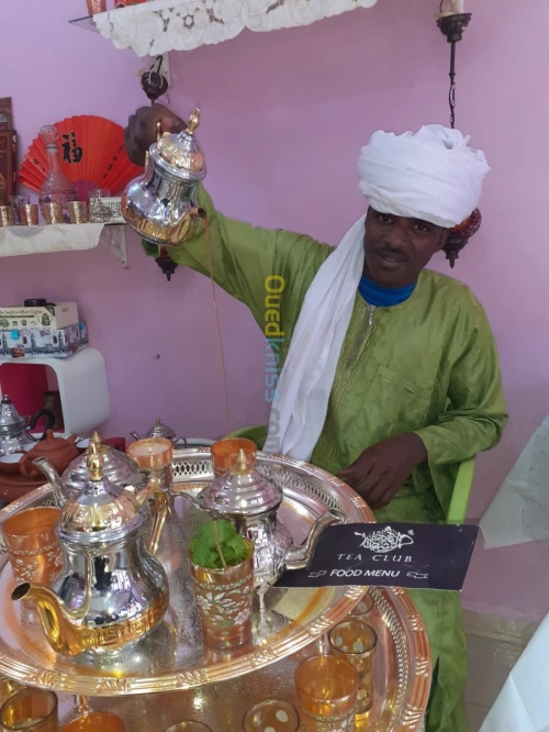 Préparation de thé et gâteaux 