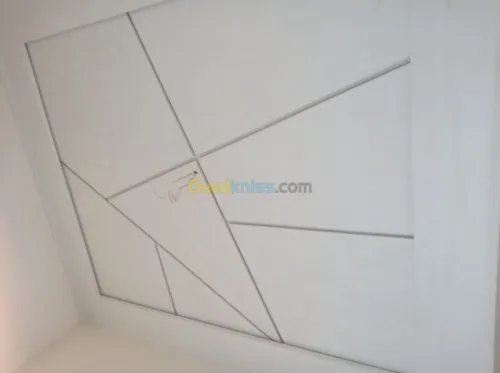 Décoration sûr plâtre simple et sculpt