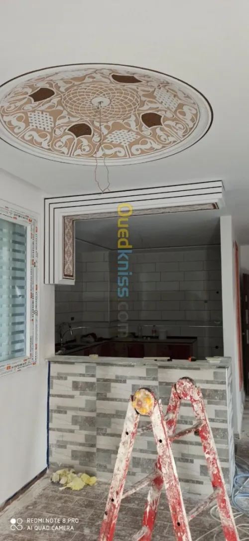 Décoration sûr plâtre simple et sculpt