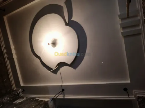 Décoration sûr plâtre simple et sculpt