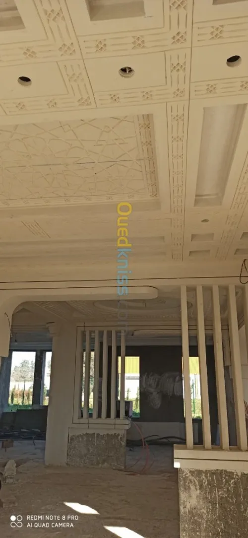 Décoration sûr plâtre simple et sculpt