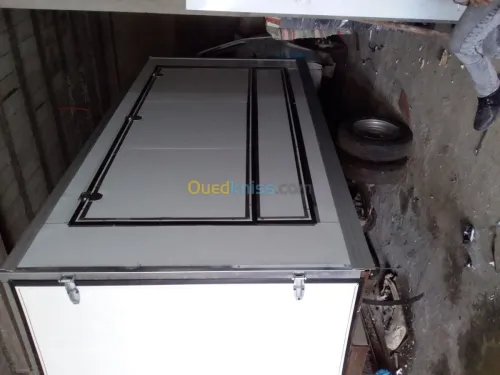 Fabrication conteneur on panau sandwic