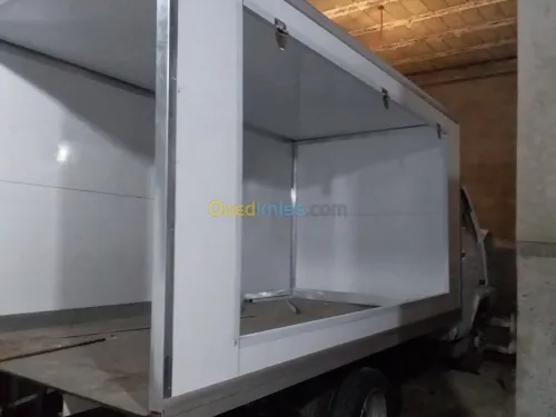 Fabrication conteneur on panau sandwic