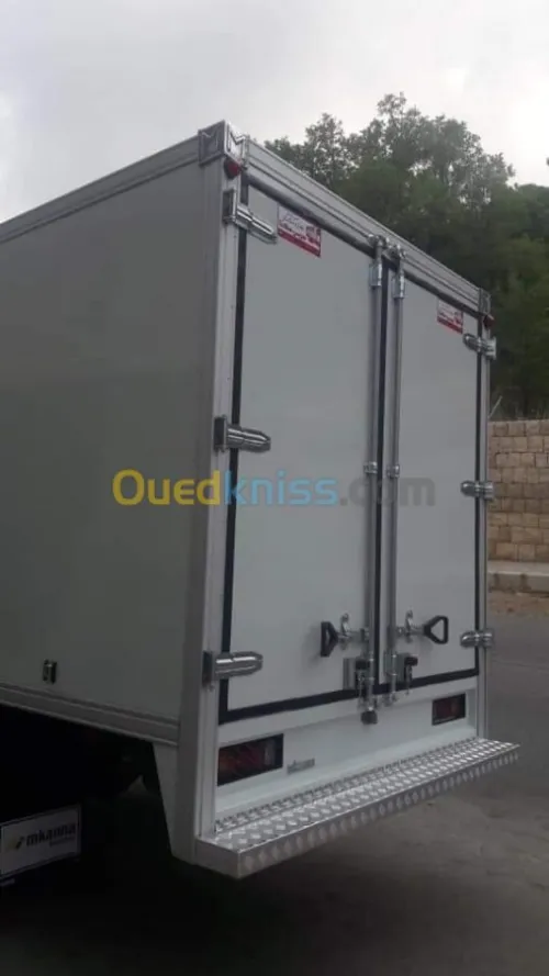 Fabrication conteneur on panau sandwic