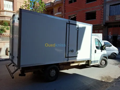 Fabrication conteneur on panau sandwic