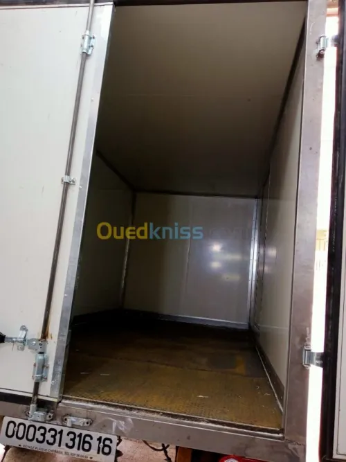 Fabrication conteneur on panau sandwic