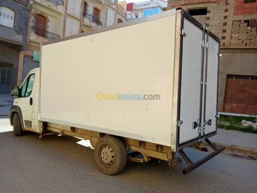 Fabrication conteneur on panau sandwic