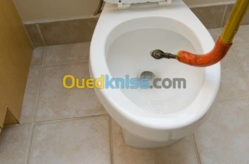 تنضيف وتسريح جميع قنوات الصرف الصحي 