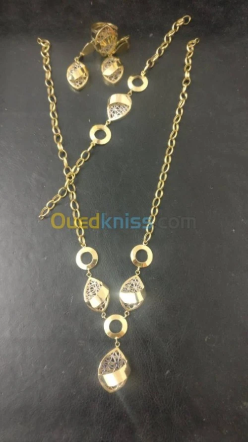 Parures on or 18 carats 
