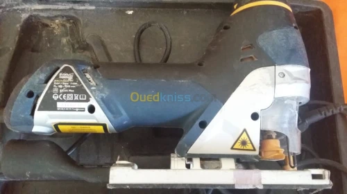 Scie sauteuse à chantourner.