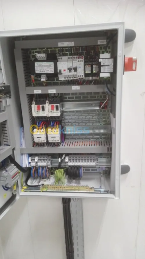 armoire électrique et coffret