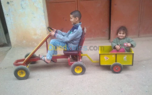 Voiturette à pédales pour enfants