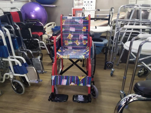 FAUTEUIL ROULANT ENFANT EN COULEUR