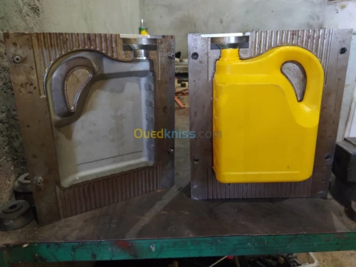 Moulé plastique 5litre nouveau 