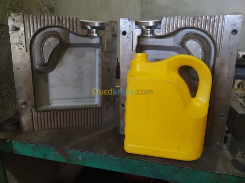 Moulé plastique 5litre nouveau 