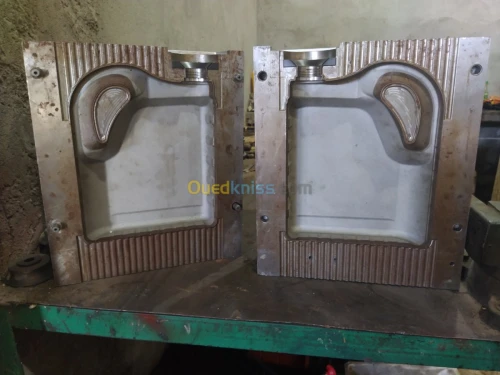 Moulé plastique 5litre nouveau 