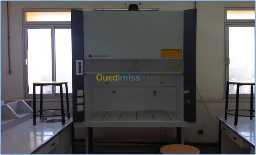 hottes chimiques  disponible 