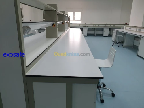 EQUIPEMENT DE LABORATOIRE 