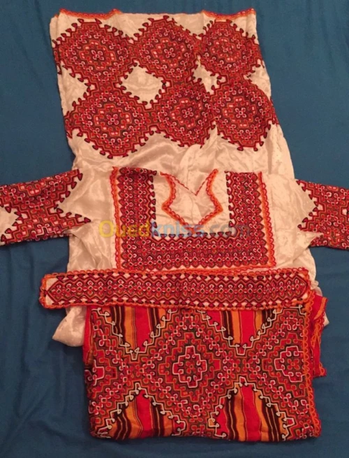 Robe kabyle bien chargée gargari
