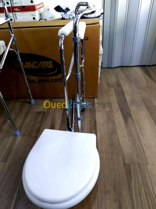 Chaise garde-robe pliable sur roues