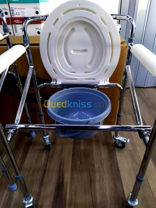 Chaise garde-robe pliable sur roues