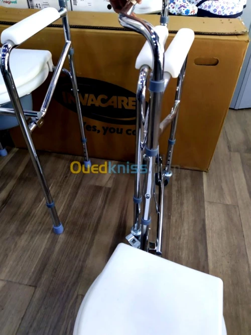 Chaise garde-robe pliable sur roues