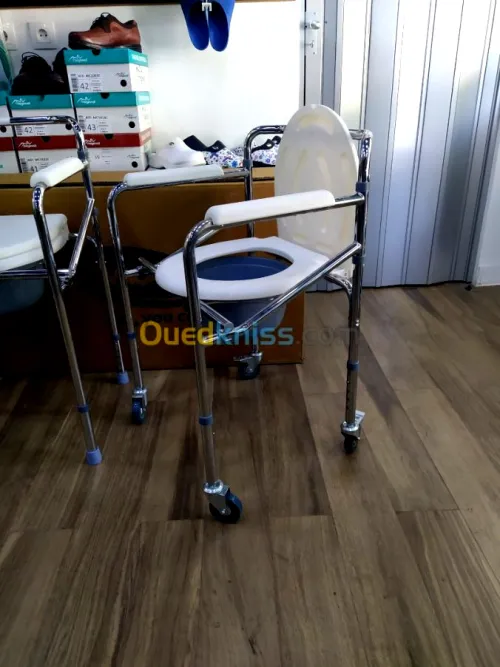 Chaise garde-robe pliable sur roues