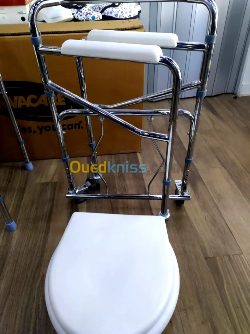 Chaise garde-robe pliable sur roues