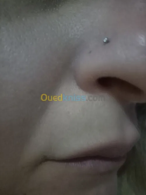 Extension cheveux et cils et piercing 