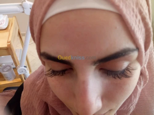 Extension cheveux et cils et piercing 