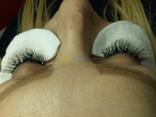 Extension cheveux et cils et piercing 