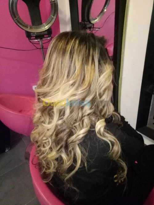 Extension cheveux et cils et piercing 