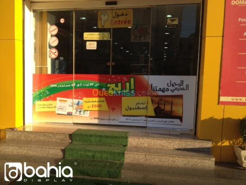 habillage vitrine et décoration façade