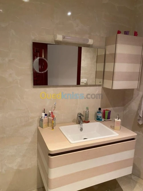 Meuble de salle de bain trois piece 