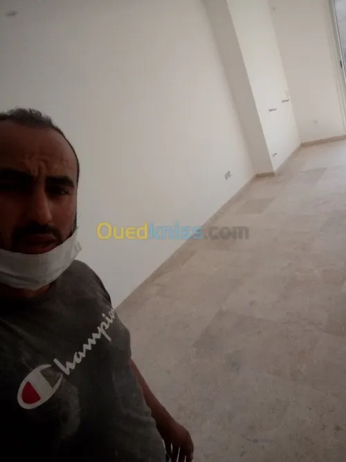حرفي في الرخام والجرانيت