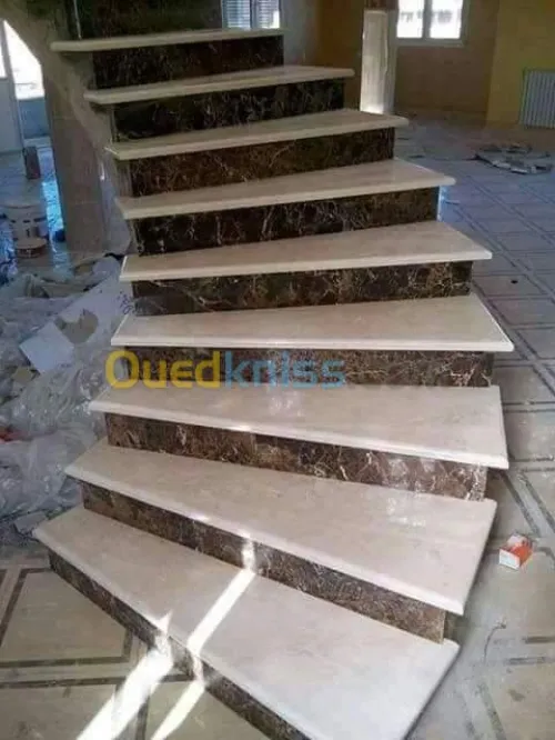 حرفي في الرخام والجرانيت