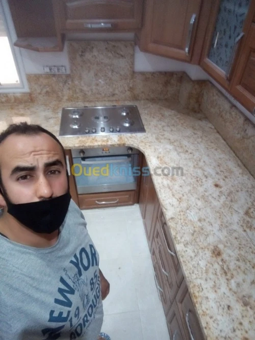 حرفي في الرخام والجرانيت