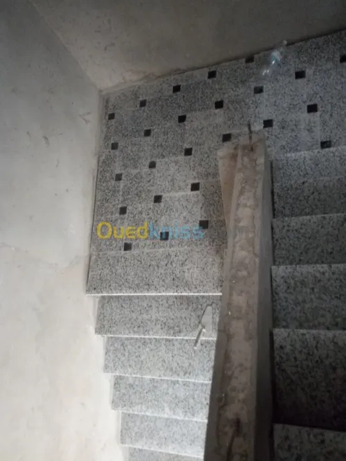 حرفي في الرخام والجرانيت