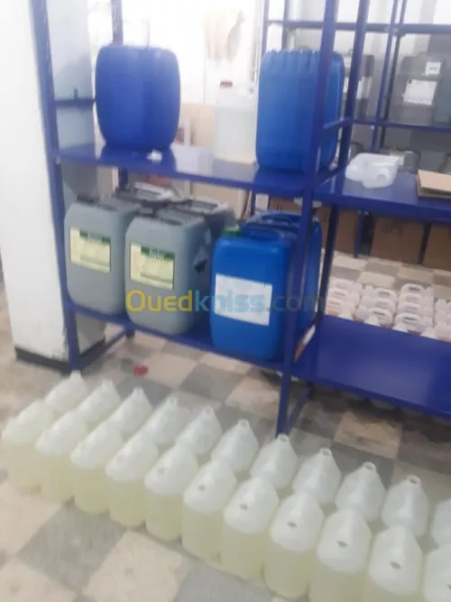 عطور نساء ورجال و مواد تجميلية 