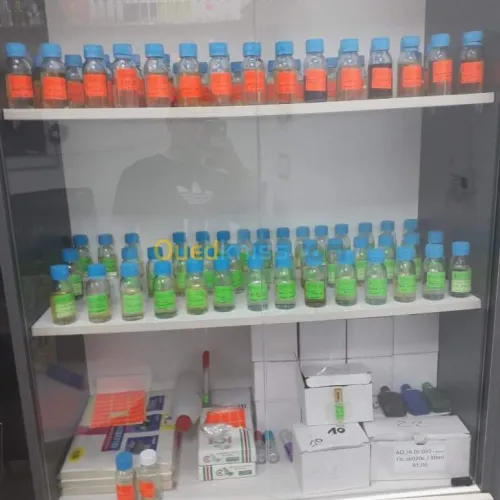 عطور نساء ورجال و مواد تجميلية 