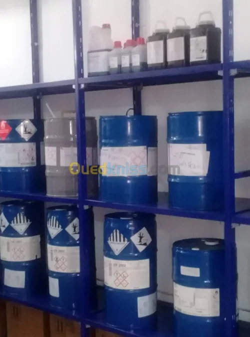 عطور نساء ورجال و مواد تجميلية 