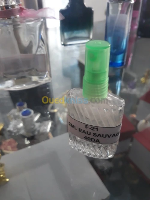 عطور نساء ورجال و مواد تجميلية 